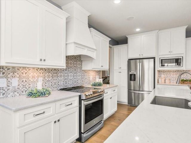 2600 NE Amanda Lane, Blue Springs, MO 64029