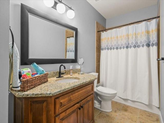 2600 NE Amanda Lane, Blue Springs, MO 64029