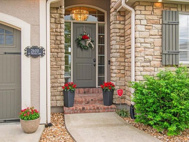 2600 NE Amanda Lane, Blue Springs, MO 64029