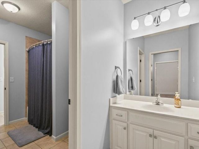 2600 NE Amanda Lane, Blue Springs, MO 64029