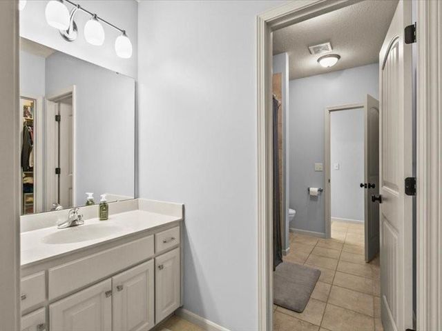 2600 NE Amanda Lane, Blue Springs, MO 64029