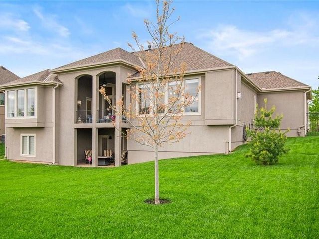 2600 NE Amanda Lane, Blue Springs, MO 64029