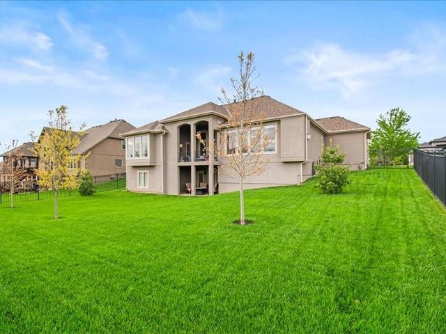 2600 NE Amanda Lane, Blue Springs, MO 64029