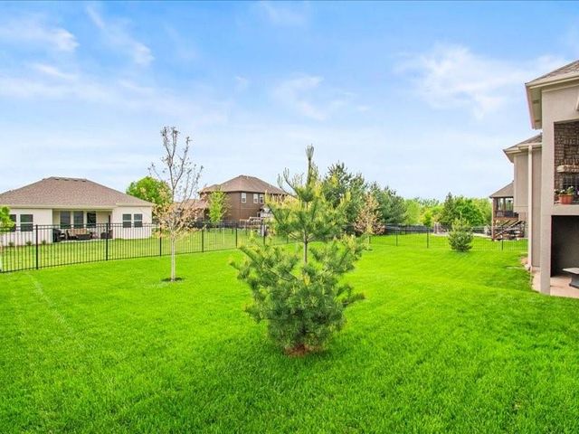 2600 NE Amanda Lane, Blue Springs, MO 64029