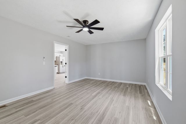 137 Nelson Dr, La Vergne, TN 37086