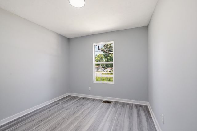 137 Nelson Dr, La Vergne, TN 37086