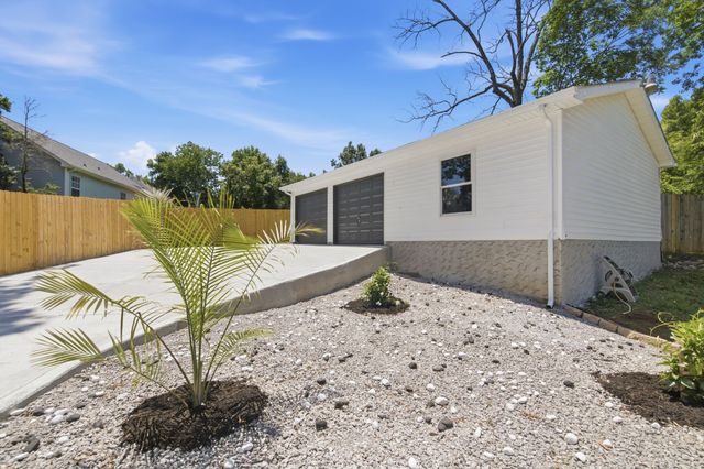 137 Nelson Dr, La Vergne, TN 37086