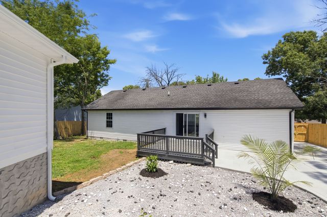137 Nelson Dr, La Vergne, TN 37086