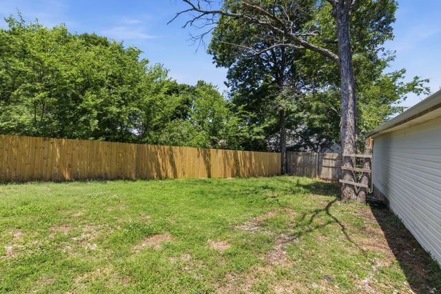 137 Nelson Dr, La Vergne, TN 37086