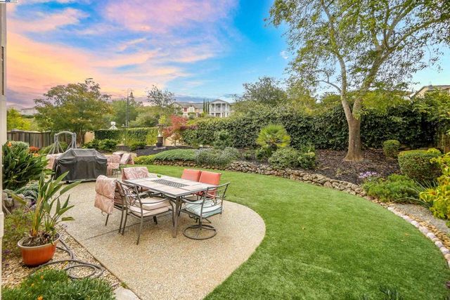 4520 Riding Club Ct, Hayward, CA 94542