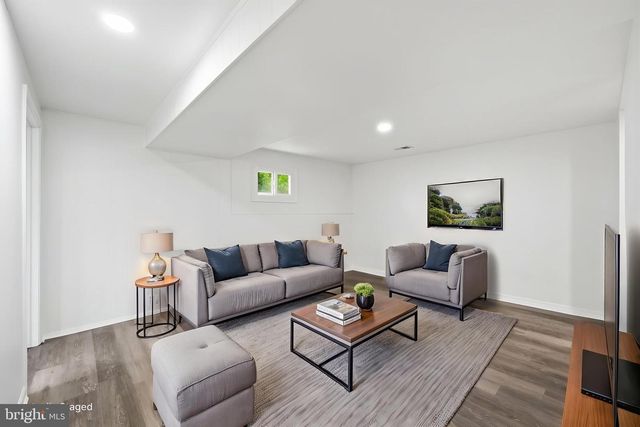 9705 LOCUST AVE, Lanham, MD 20706