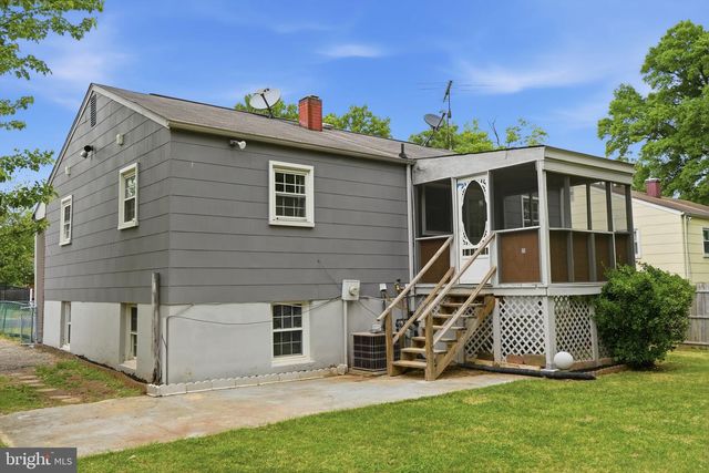 9705 LOCUST AVE, Lanham, MD 20706