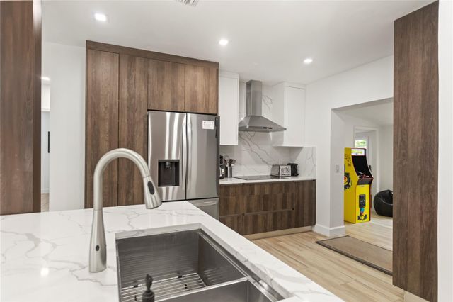1736 NE 18th Street, Fort Lauderdale, FL 33305