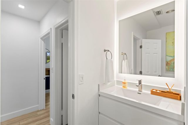 1736 NE 18th Street, Fort Lauderdale, FL 33305