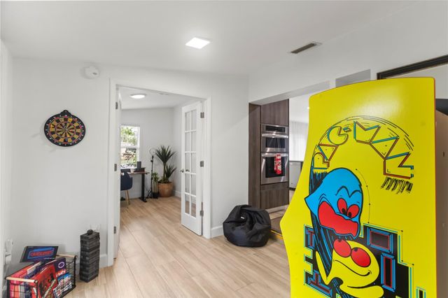 1736 NE 18th Street, Fort Lauderdale, FL 33305