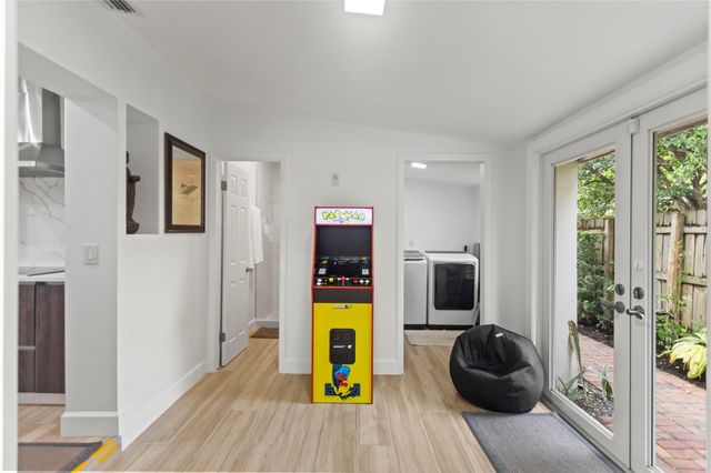 1736 NE 18th Street, Fort Lauderdale, FL 33305