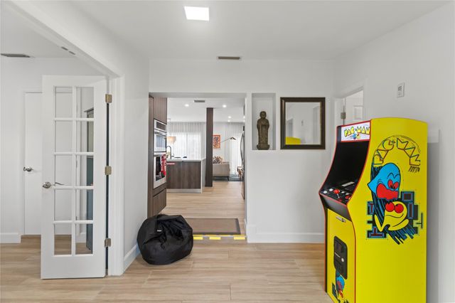 1736 NE 18th Street, Fort Lauderdale, FL 33305