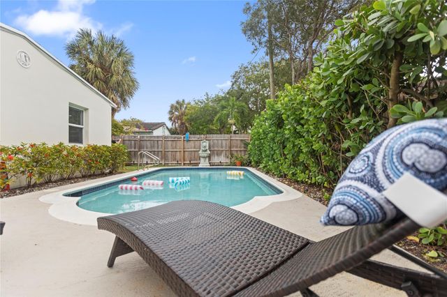 1736 NE 18th Street, Fort Lauderdale, FL 33305
