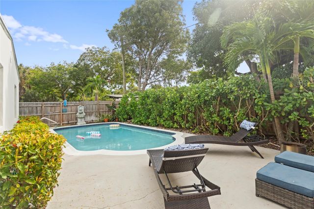 1736 NE 18th Street, Fort Lauderdale, FL 33305