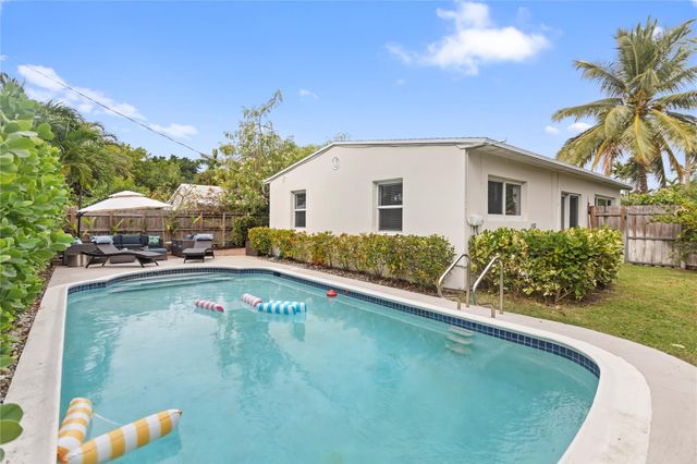 1736 NE 18th Street, Fort Lauderdale, FL 33305