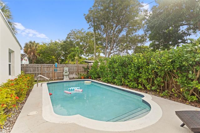 1736 NE 18th Street, Fort Lauderdale, FL 33305