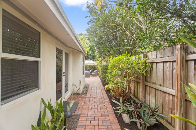 1736 NE 18th Street, Fort Lauderdale, FL 33305
