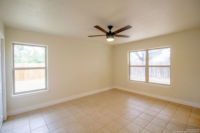 905 E Inez, Beeville, TX 78102