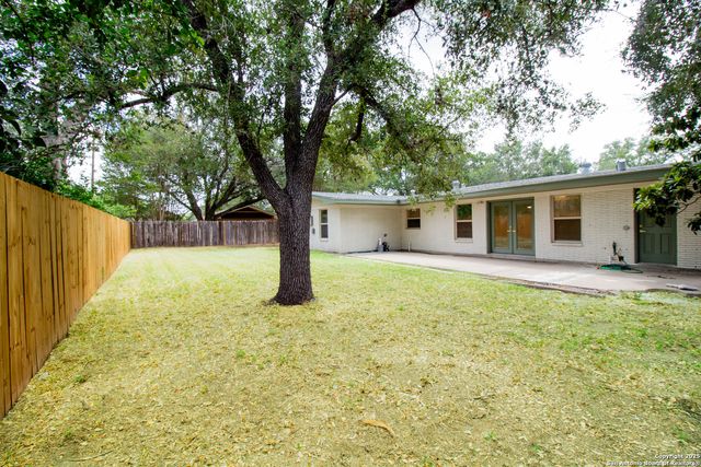 905 E Inez, Beeville, TX 78102