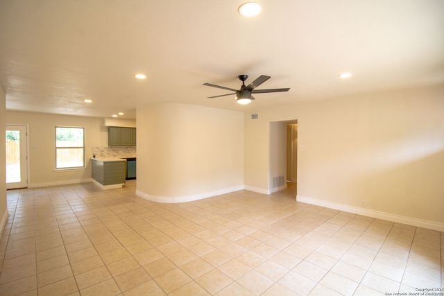 905 E Inez, Beeville, TX 78102