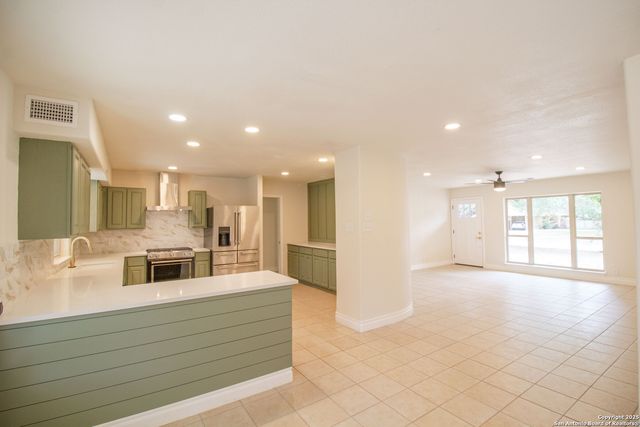 905 E Inez, Beeville, TX 78102