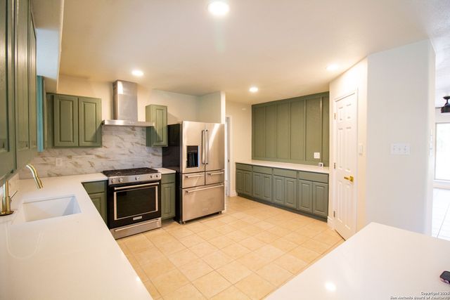 905 E Inez, Beeville, TX 78102