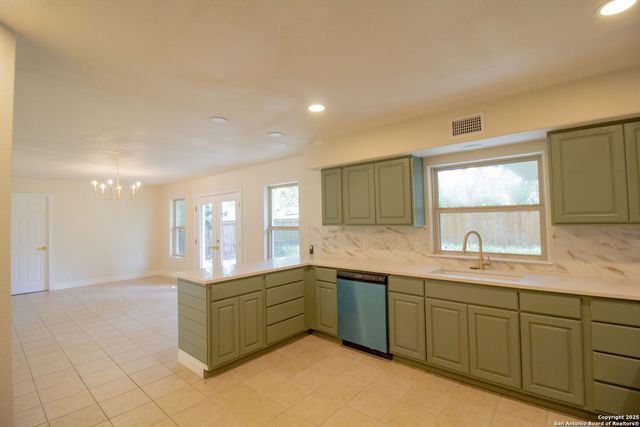 905 E Inez, Beeville, TX 78102