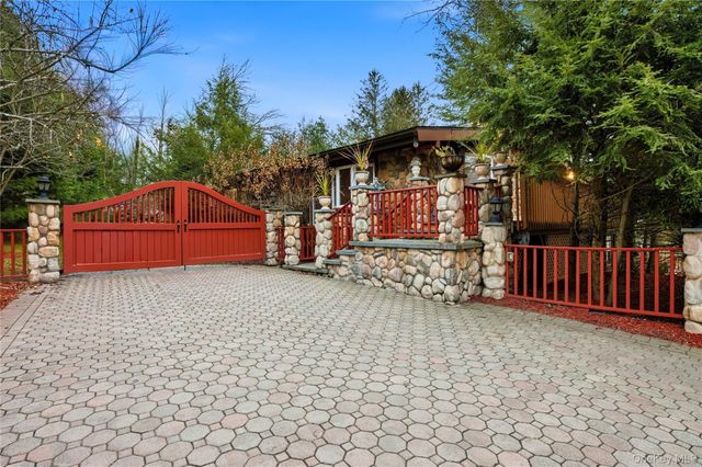 12 Donenfeld Drive, Kauneonga Lake, NY 12720