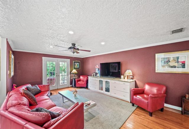 1327 Ashland Street, Houston, TX 77008