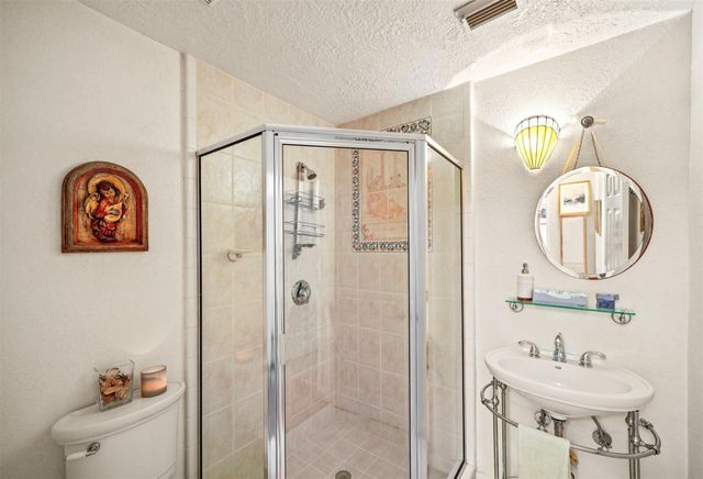 1327 Ashland Street, Houston, TX 77008