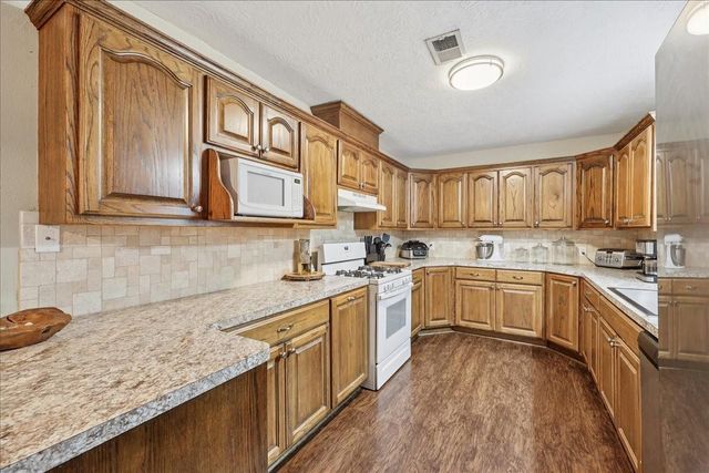 1118 West Drive, Port Neches, TX 77651