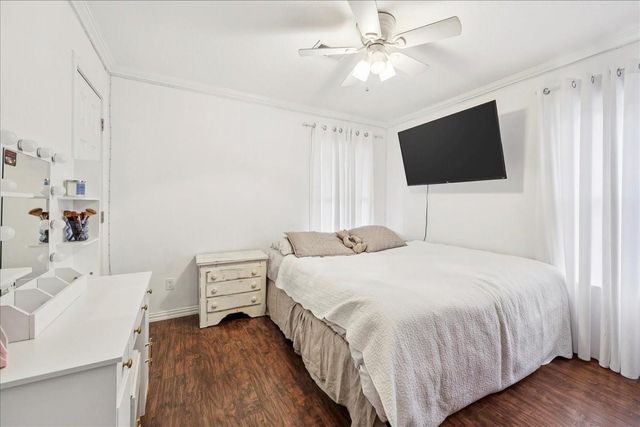 1118 West Drive, Port Neches, TX 77651