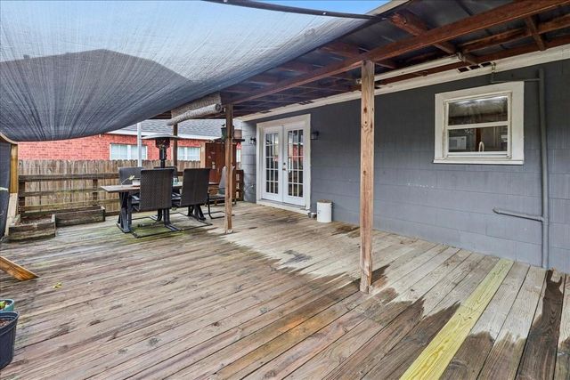 1118 West Drive, Port Neches, TX 77651