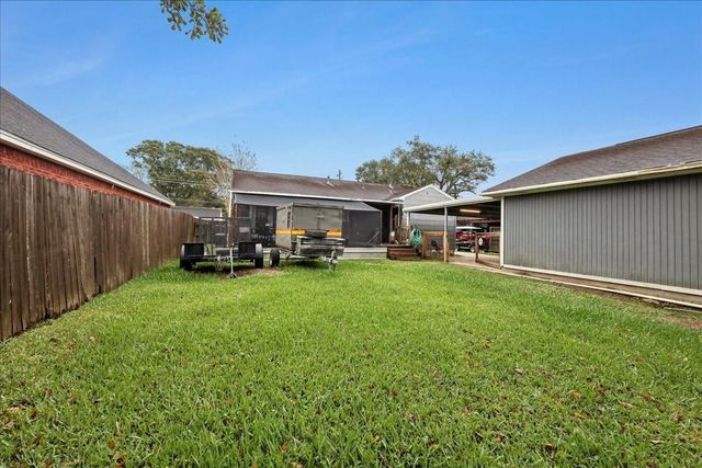1118 West Drive, Port Neches, TX 77651