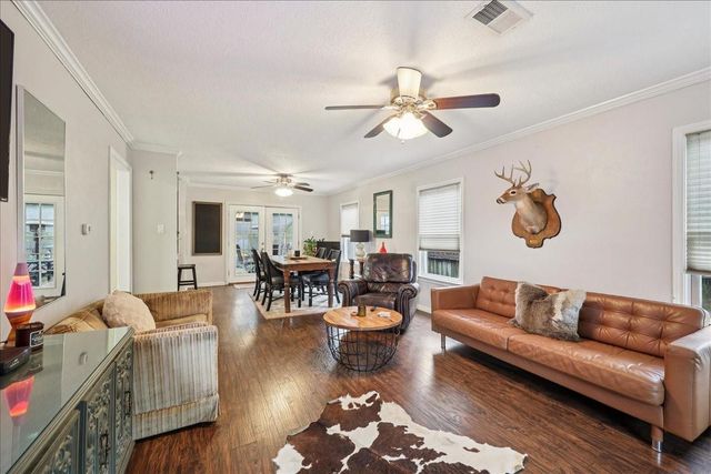 1118 West Drive, Port Neches, TX 77651