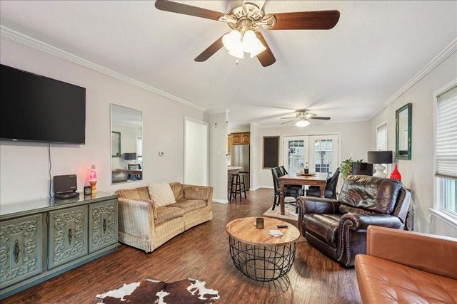 1118 West Drive, Port Neches, TX 77651