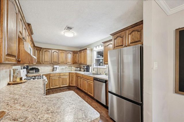 1118 West Drive, Port Neches, TX 77651