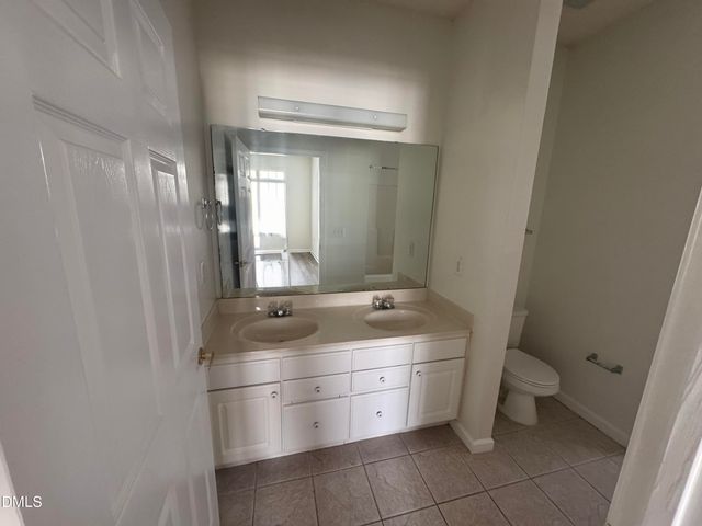 2511 Friedland Place 202, Raleigh, NC 27617