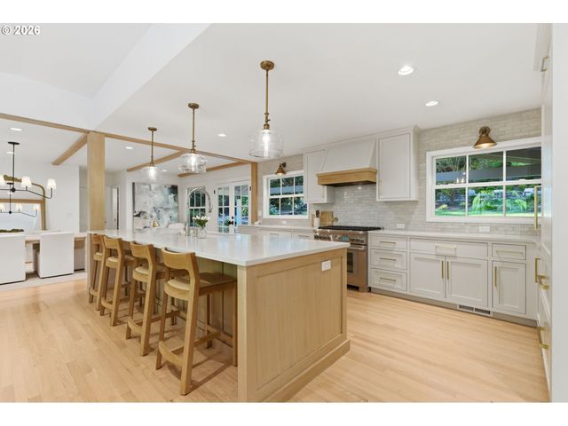 1685 Sw MIDVALE Rd, Portland, OR 97219