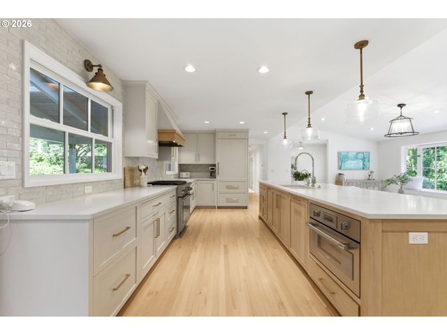 1685 Sw MIDVALE Rd, Portland, OR 97219