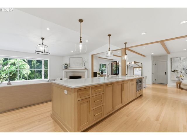 1685 Sw MIDVALE Rd, Portland, OR 97219