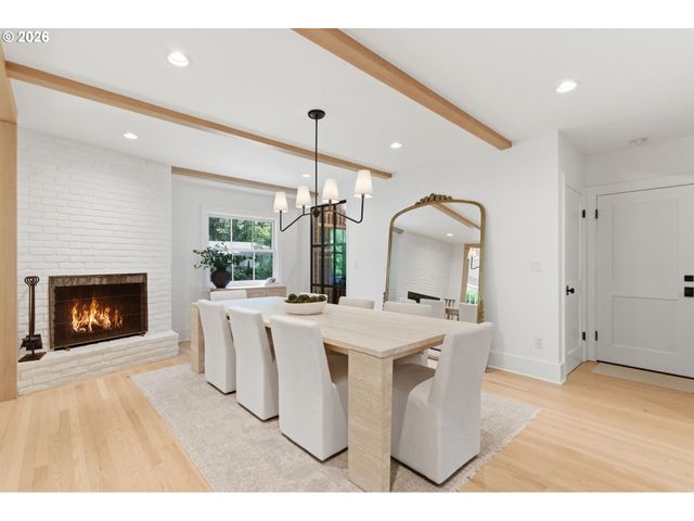1685 Sw MIDVALE Rd, Portland, OR 97219