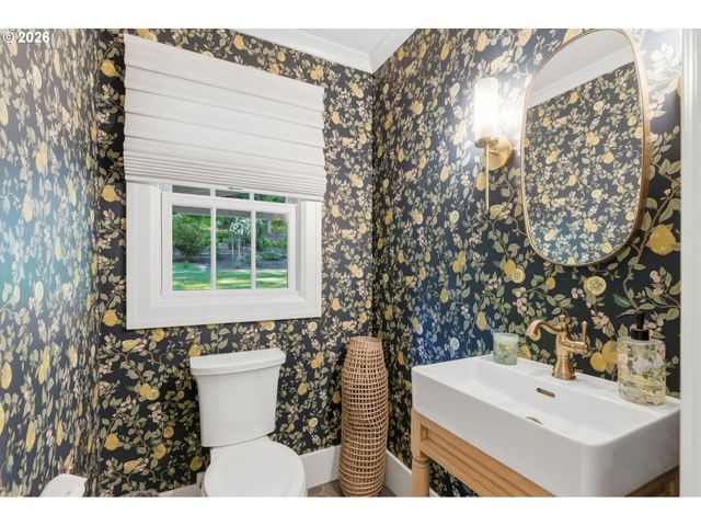 1685 Sw MIDVALE Rd, Portland, OR 97219