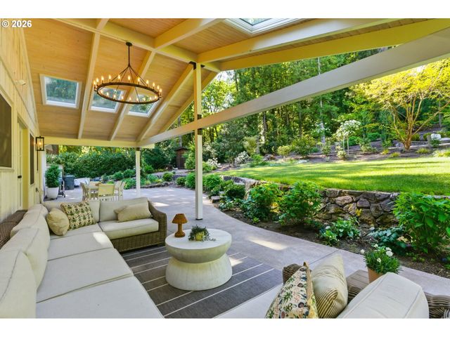 1685 Sw MIDVALE Rd, Portland, OR 97219