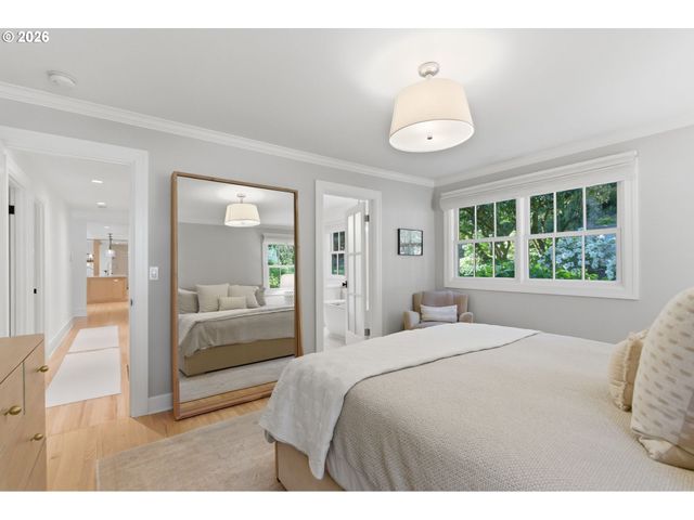1685 Sw MIDVALE Rd, Portland, OR 97219